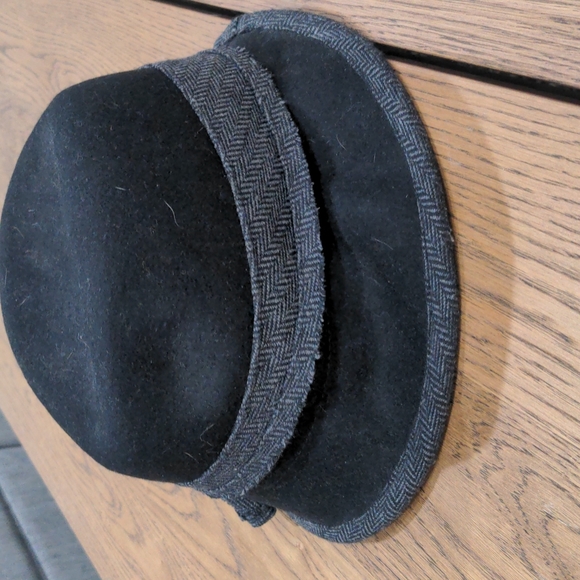 Jessica Simpson felt bucket hat. - Picture 4 of 7